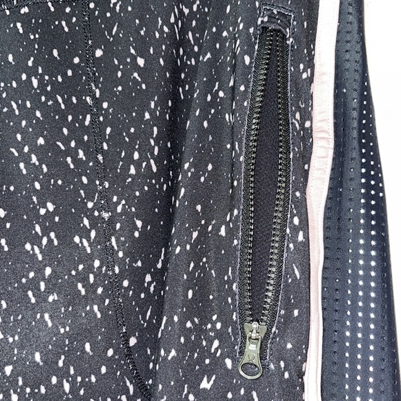 LL19  EUC Lululemon joggers size 12.
LL19 - Picture 3 of 9